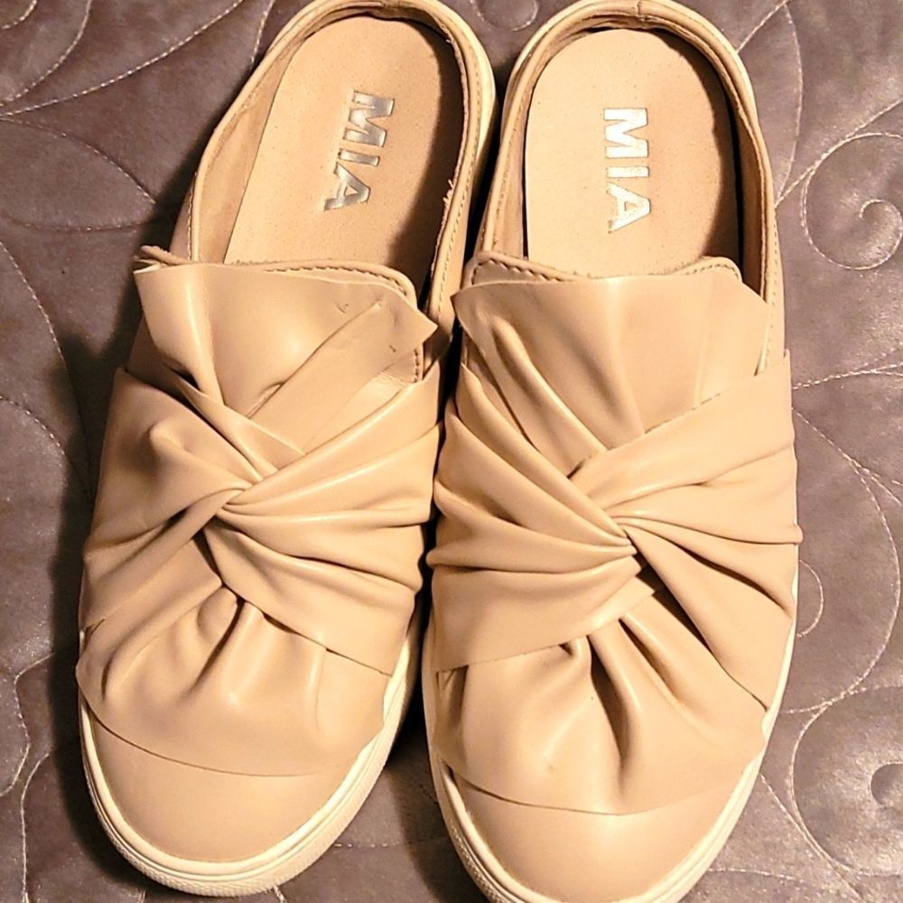 MIA SHOES